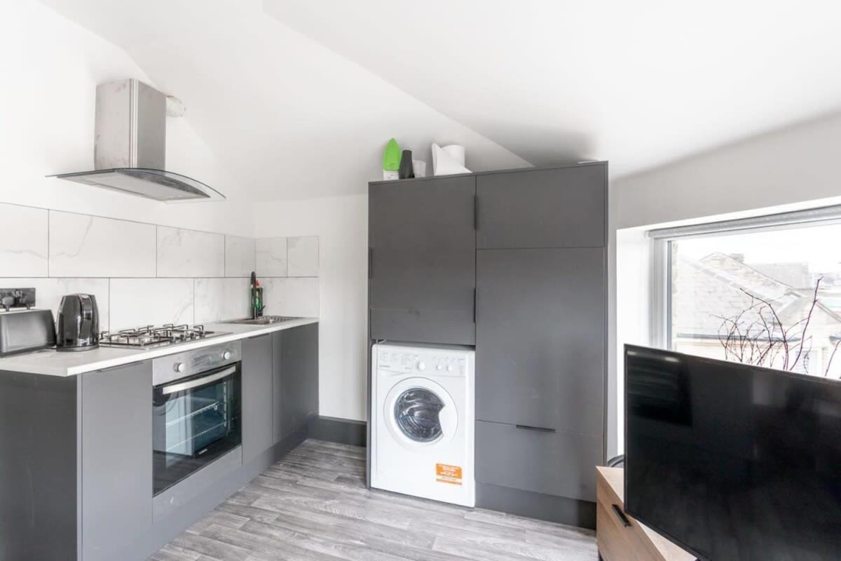 Lovely 2 Bed Close To Centre