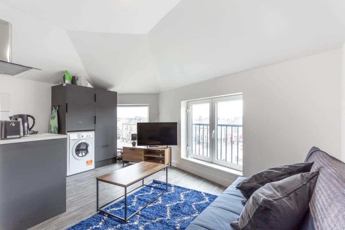 Lovely 2 Bed Close To Centre Apartment